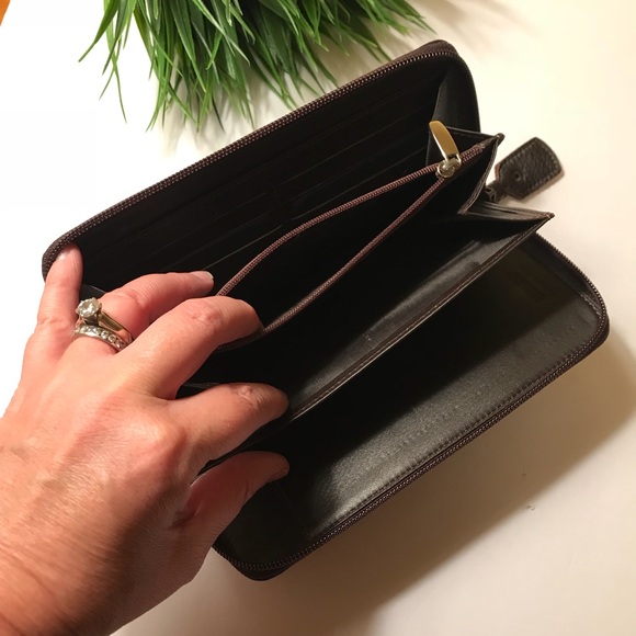 Armani Leather Wallet/Clutch NWOT! - Picture 2 of 8